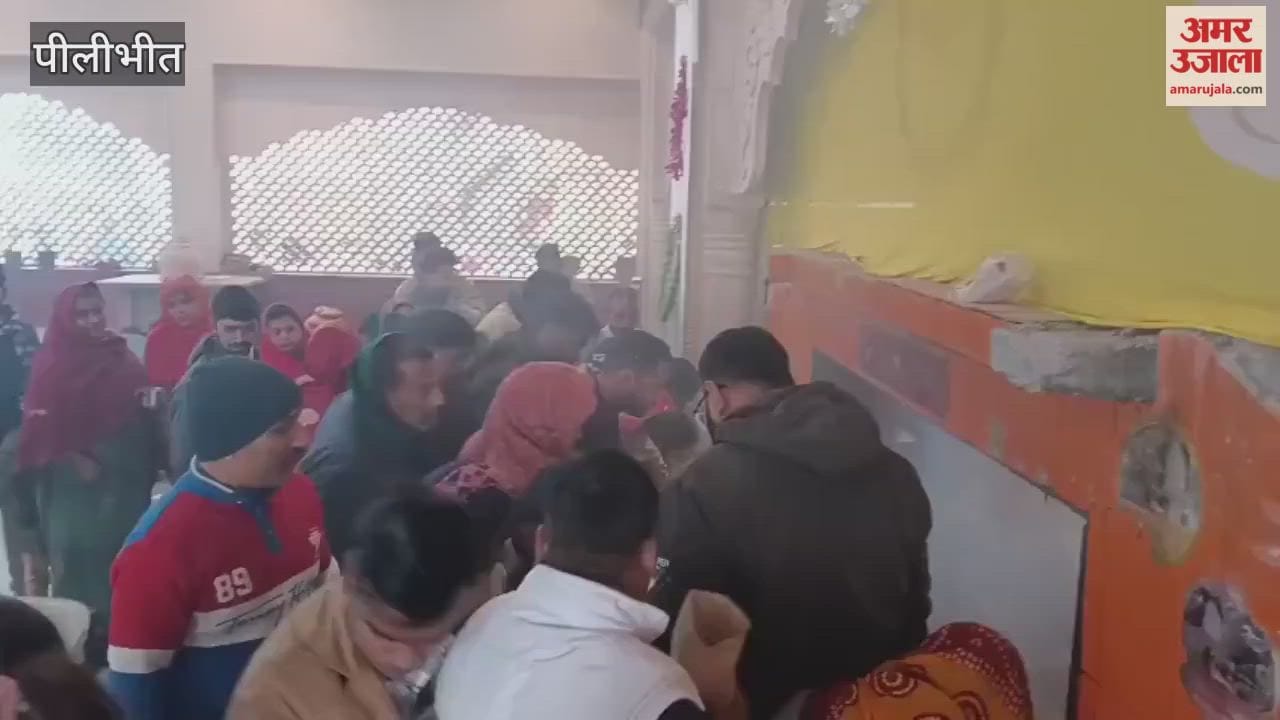 devotees gathered in temples the first day of the new year in Pilibhit