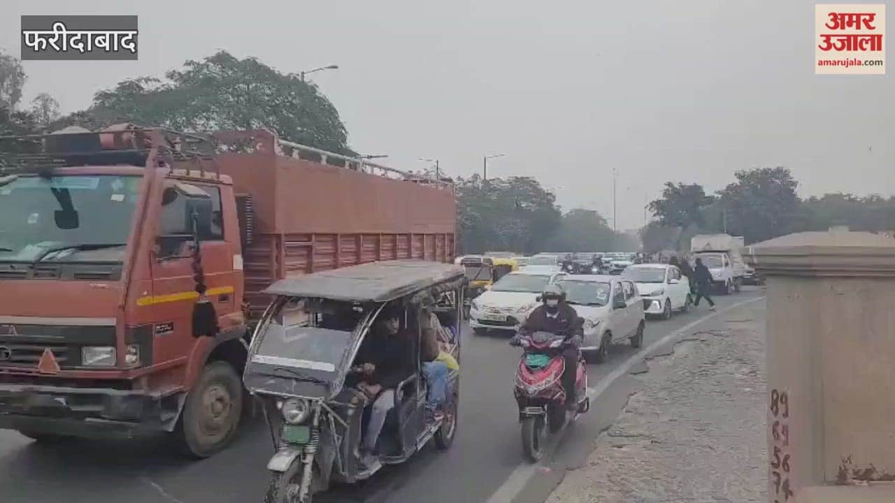 Traffic jam in front of National Dalit Inspiration Site in Noida