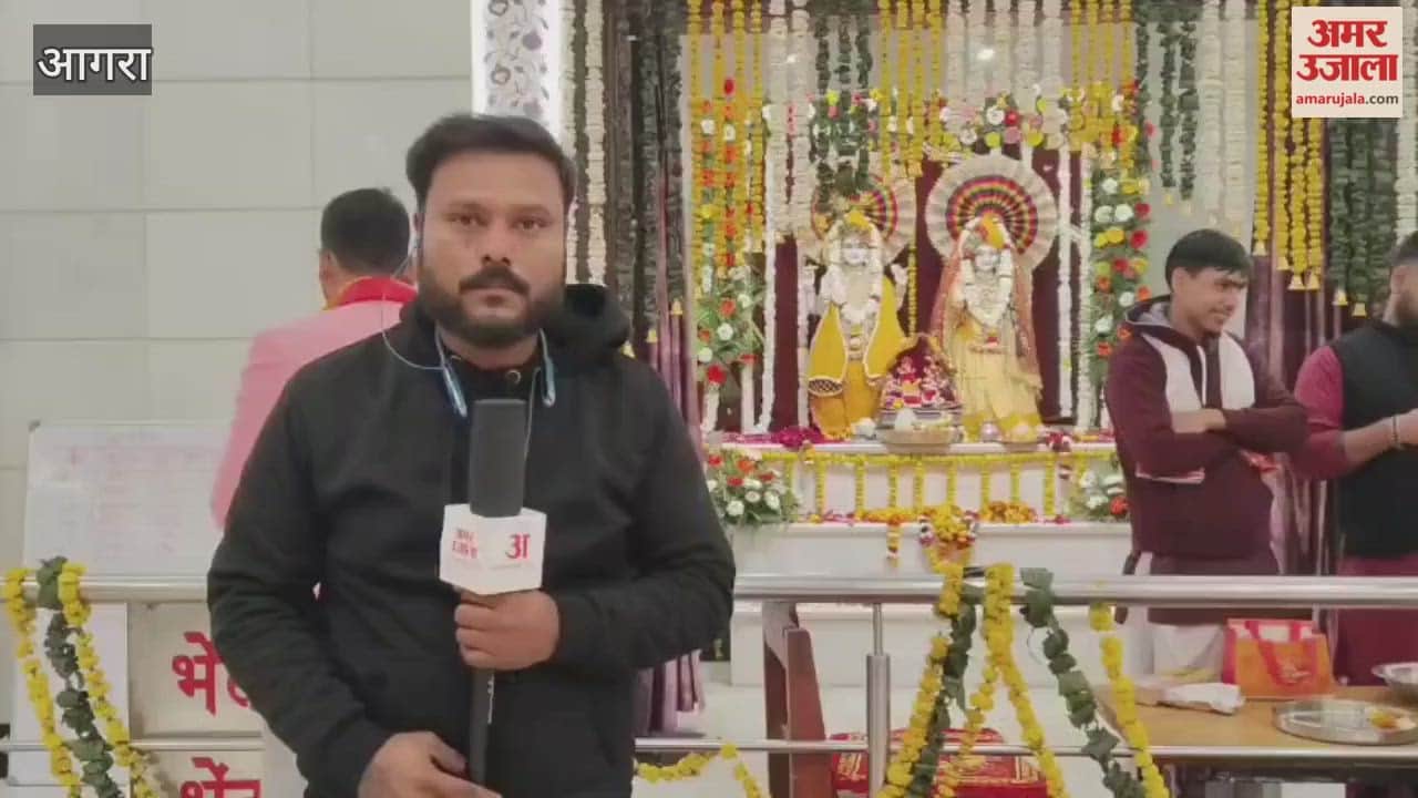 Devotees Groove to Bhajan Sandhya at Laxmi Narayan Temple on New Year