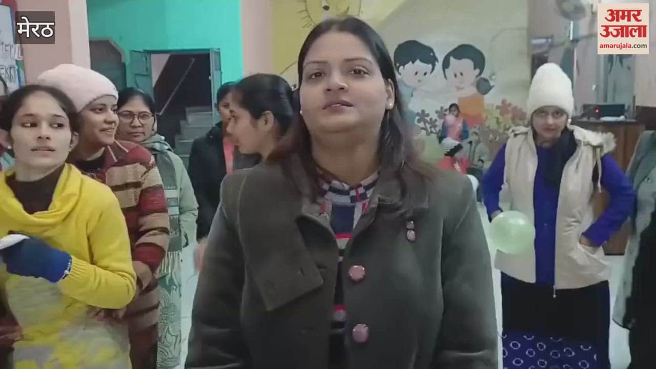 Meerut: Women and girls danced to the beats of drums on New Year's Day