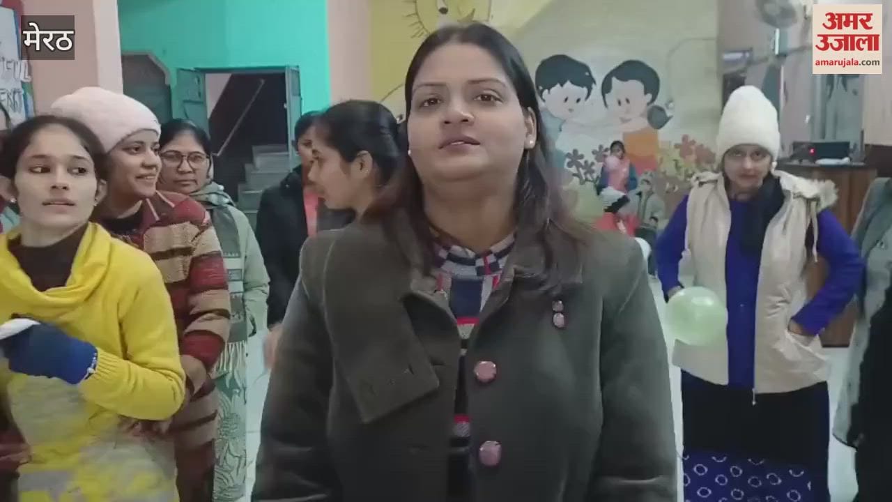 Meerut: Women and girls danced to the beats of drums on New Year's Day