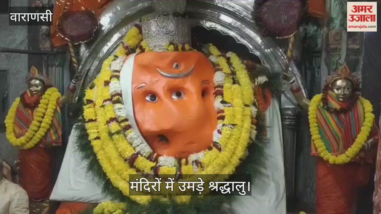 Devotees visited temples in Varanasi on New Year's Day