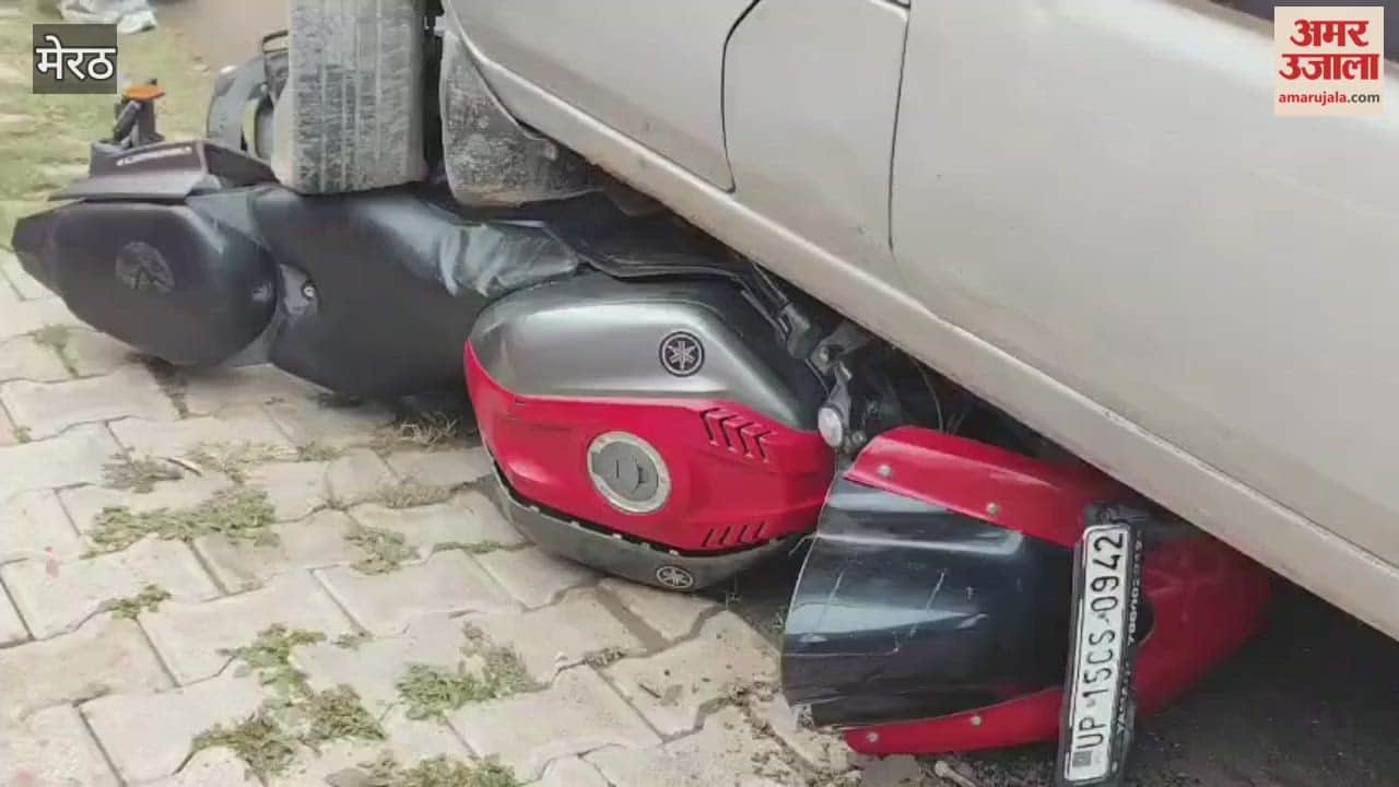 Meerut: A high-speed Eco car and a bike collided in Ganganagar, the bike got stuck under the car, watch the video