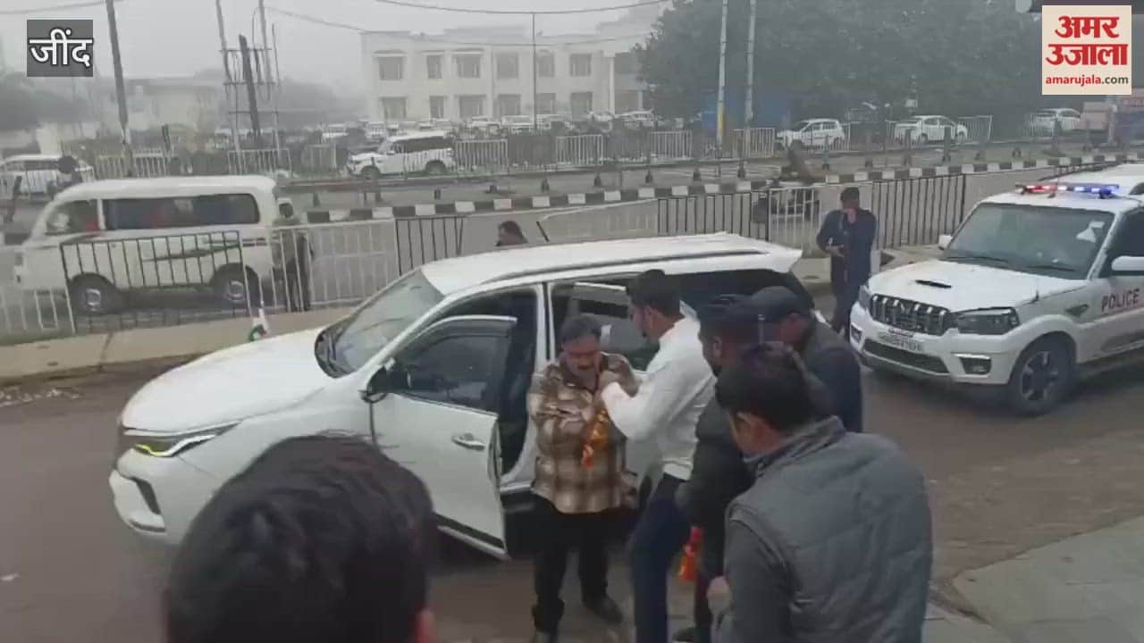 In Jind, Deputy Speaker Dr. Krishna Midha said, "If you want to live in India, you will have to say Vande Mataram."