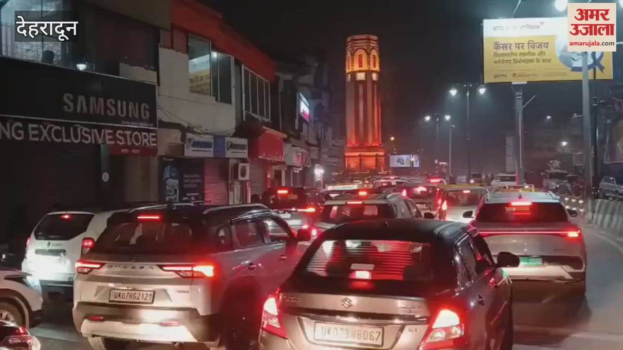 VIDEO: Traffic jam on the roads after New Year's celebrations, vehicles moved at a snail's pace.