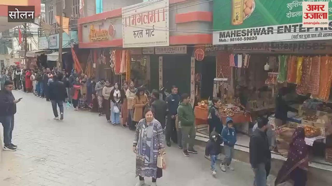 Solan Long queues of devotees were seen at the Maa Shoolini temple on New Year's Day