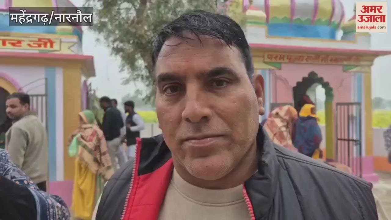 A folk song program and community feast were organized at the Dadi Sati Rani temple in Karira, Mahendragarh.