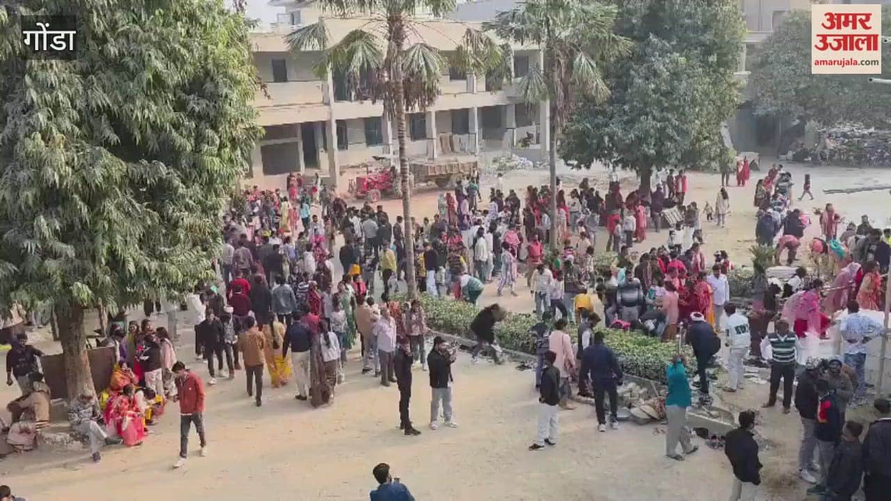 VIDEO: नव वर्ष पर स्वामी नारायण छपिया मंदिर में उमड़ी आस्था की भीड़