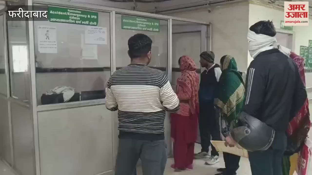 Staff members were absent from emergency counter at the district hospital for hours