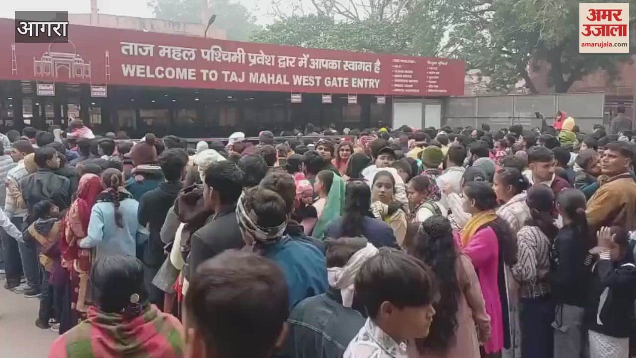 huge crowd gathered at taj mahal on new year day
