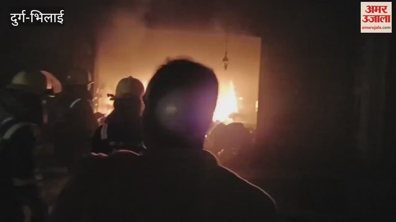 Massive fire broke out in fruit market shop in Cantonment area of Bhilai
