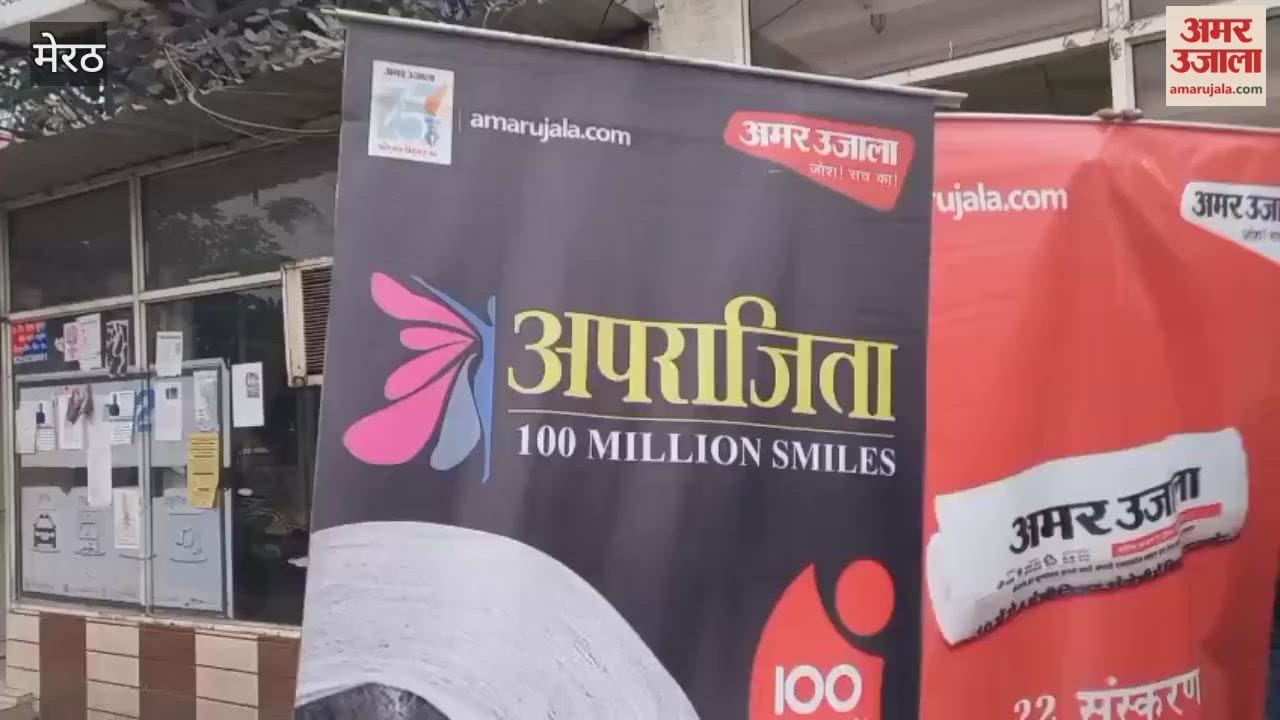 Helmets were distributed to women and young girls under the joint auspices of Amar Ujala's 'Aparajita' initiative and Mishika Society.