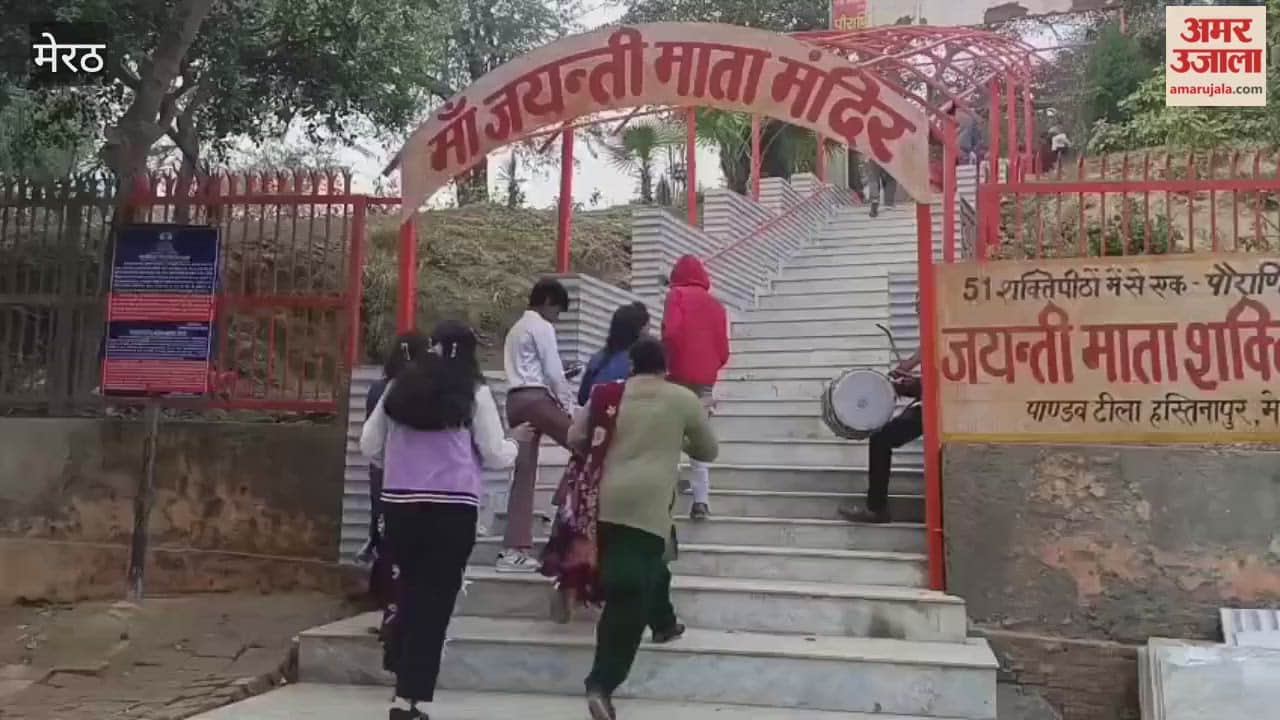 Tourists celebrated the New Year in Hastinapur, resulting in huge crowds.