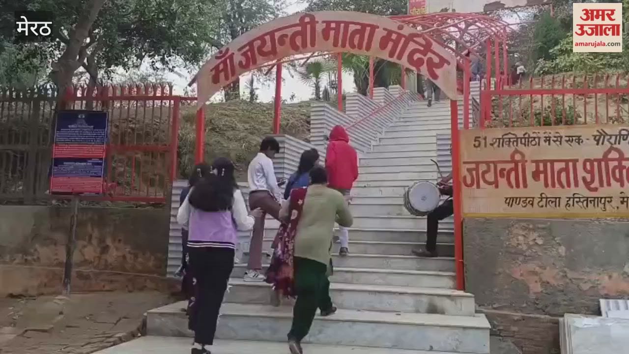 Tourists celebrated the New Year in Hastinapur, resulting in huge crowds.