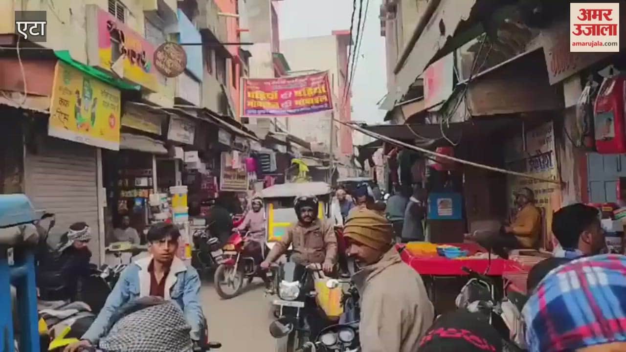 massive traffic jam at nala bazaar intersection in Etah