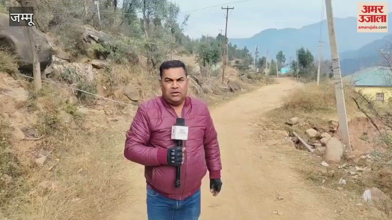 Jammu: Villagers troubled by the unpaved road near Chinani, traffic disrupted