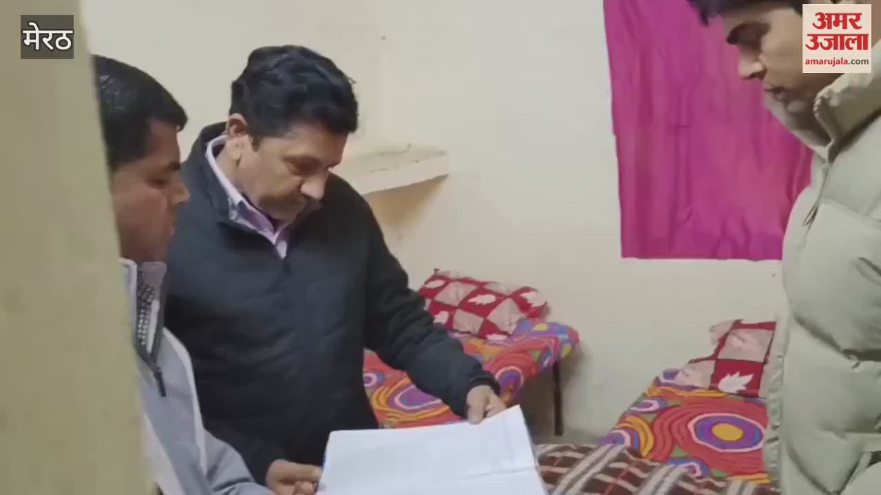 The SDM conducted a surprise inspection of the night shelter and also distributed blankets.