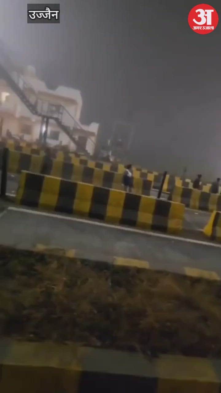 Ujjain News: Toll plaza workers beat bus passengers with sticks and rods on NH-27.