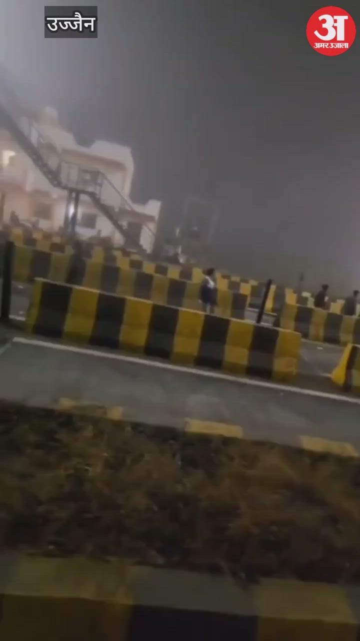 Ujjain News: Toll plaza workers beat bus passengers with sticks and rods on NH-27.