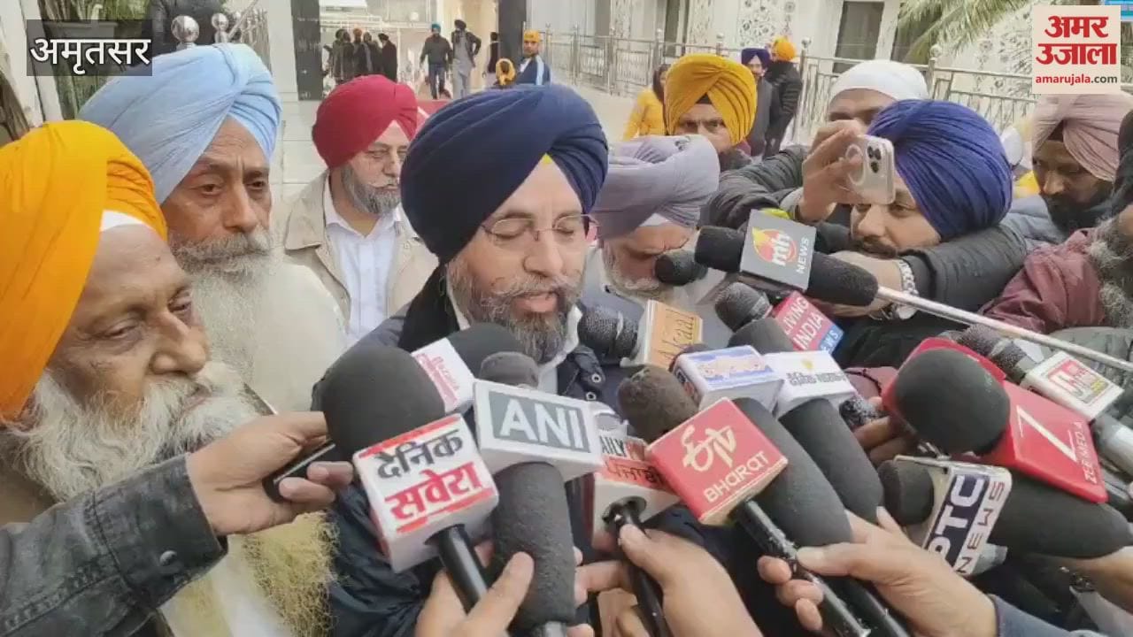 Officials of the Delhi Sikh Gurdwara Management Committee arrived at Akal Takht to provide clarification