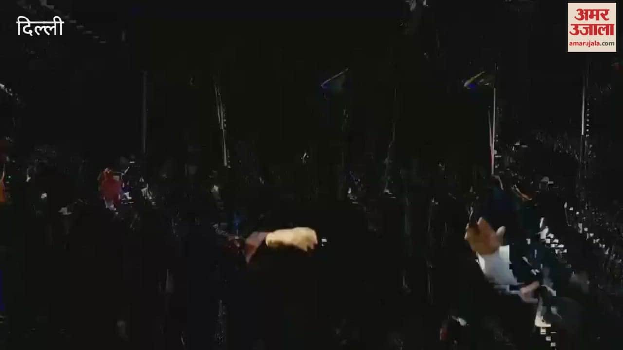 Aam Aadmi Party MLAs staged a protest against pollution in the Delhi Assembly premises