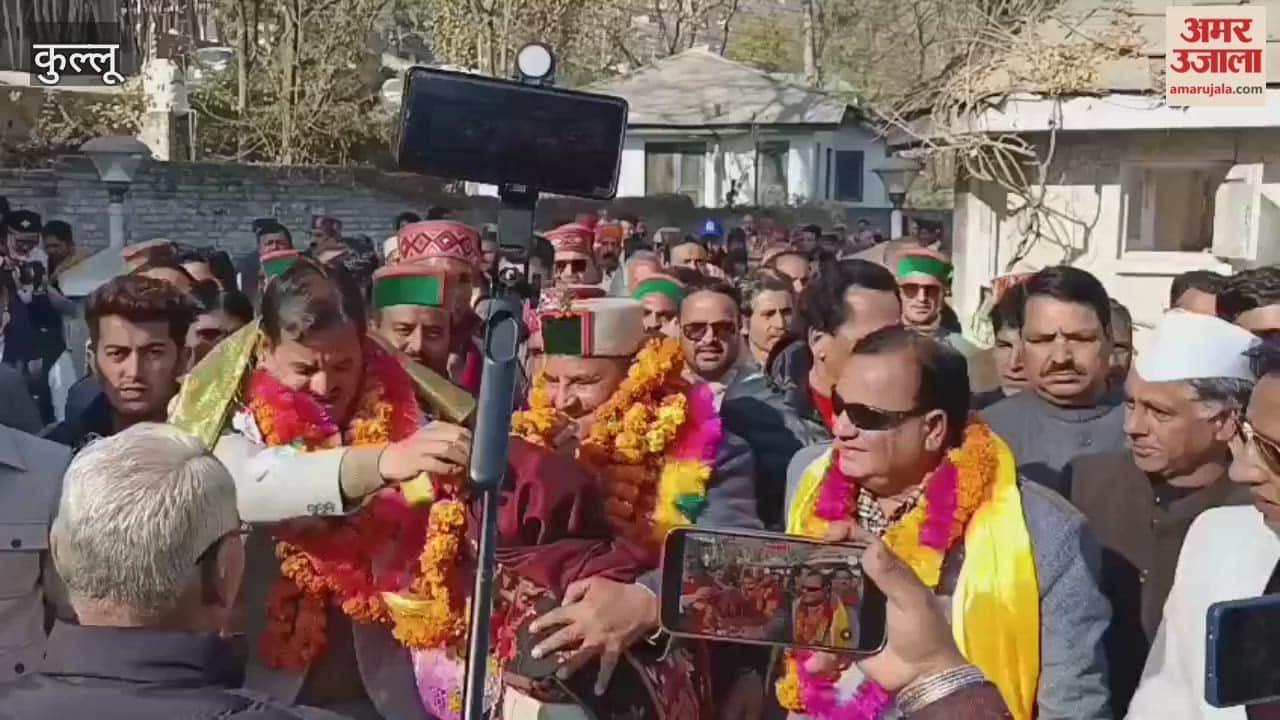 Congress district president Ses Ram was welcomed upon his arrival in Kullu