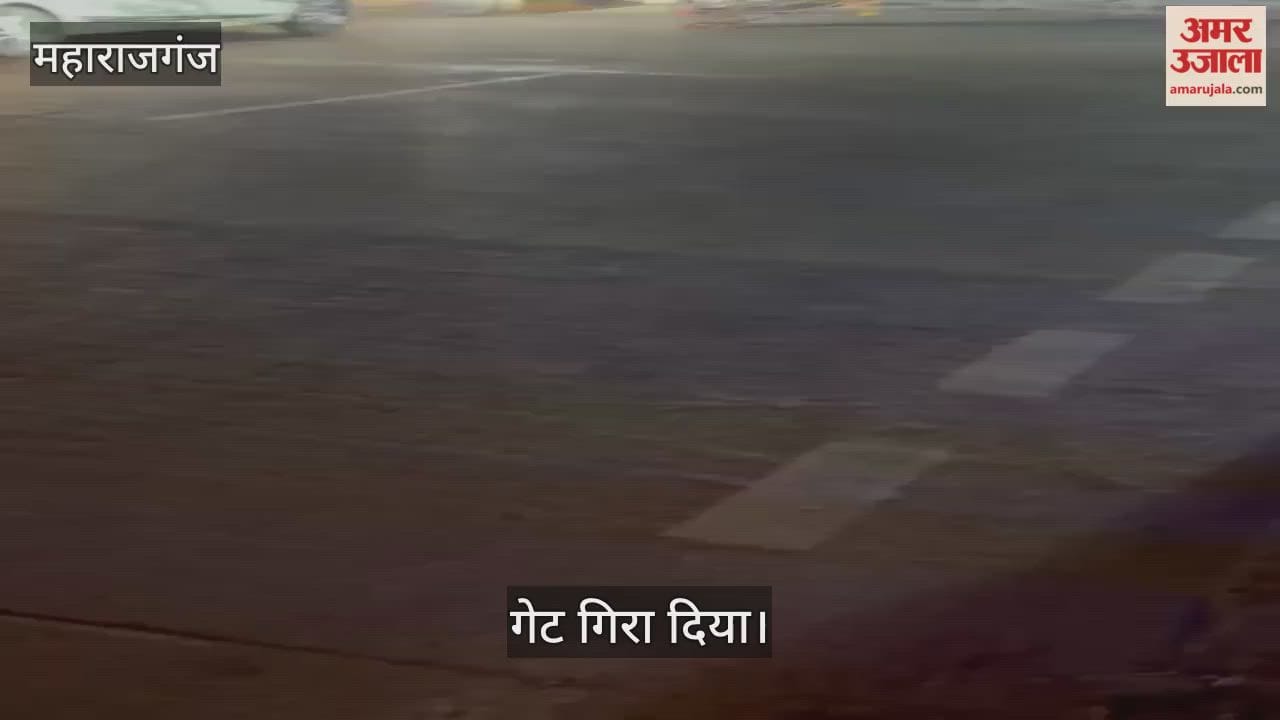 A truck loaded with straw demolished the welcome gate