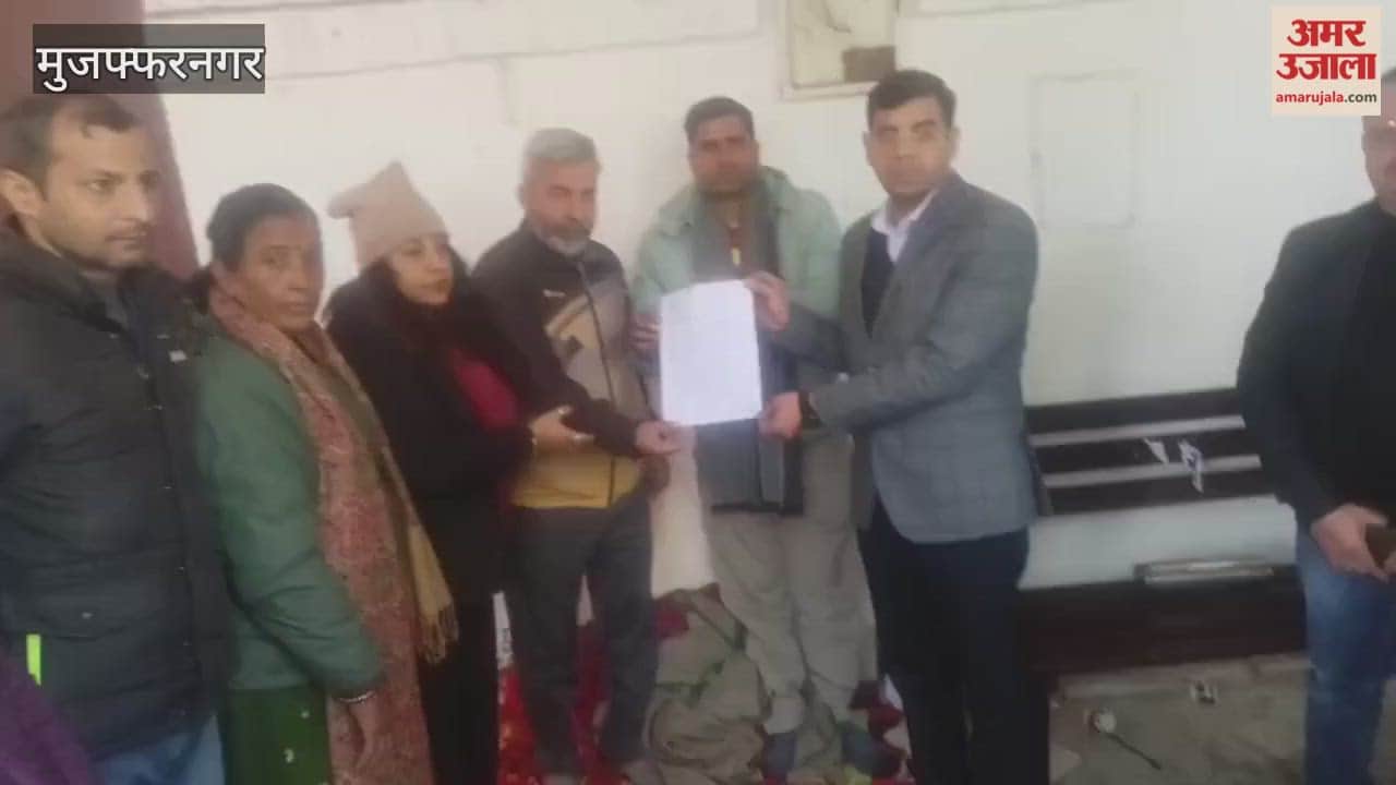 Muzaffarnagar: RTI activist ends strike by giving him coconut water