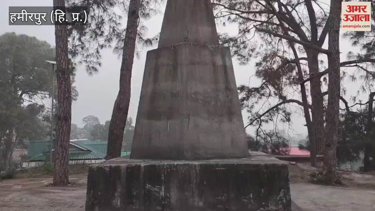 Hamirpur The martyrs' memorial has become a symbol of disrespect, with piles of bricks lying at the main gate that is supposed to welcome visitors