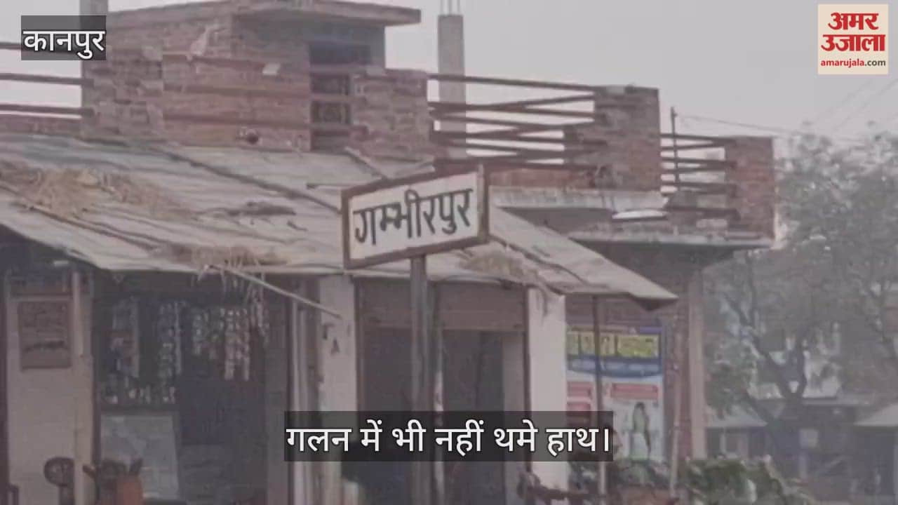 कानपुर: गंभीरपुर में शीतलहर के बीच ओवरहेड टैंक बना रहे मजदूर