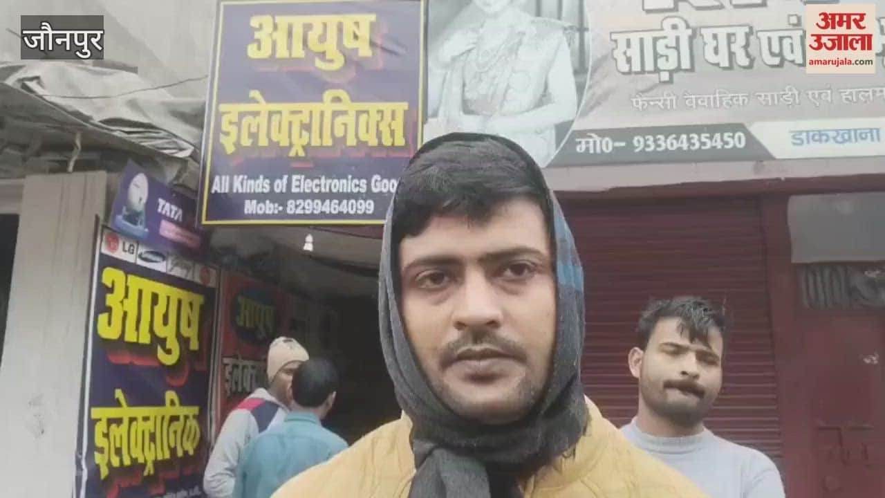 Fire breaks out in mobile phone shop 12 lakh worth of damage