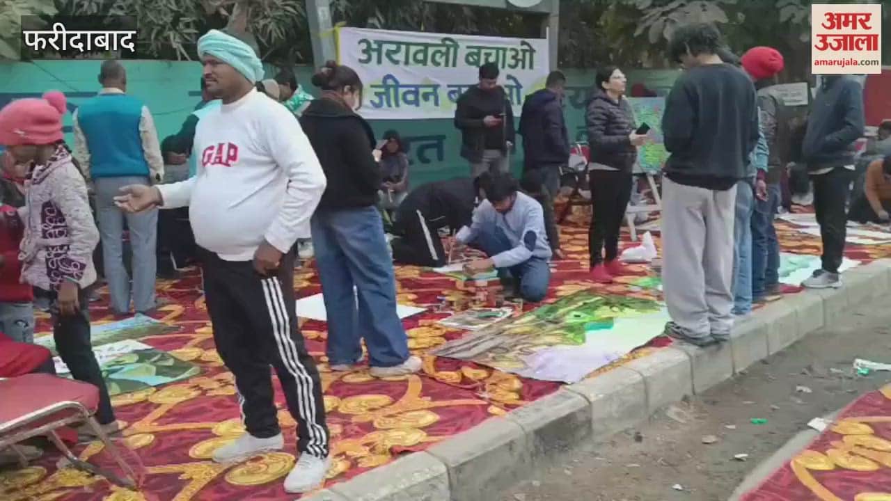 Umang Rangmanch organised a painting competition in front of Faridabad Municipal Corporation Headquarters