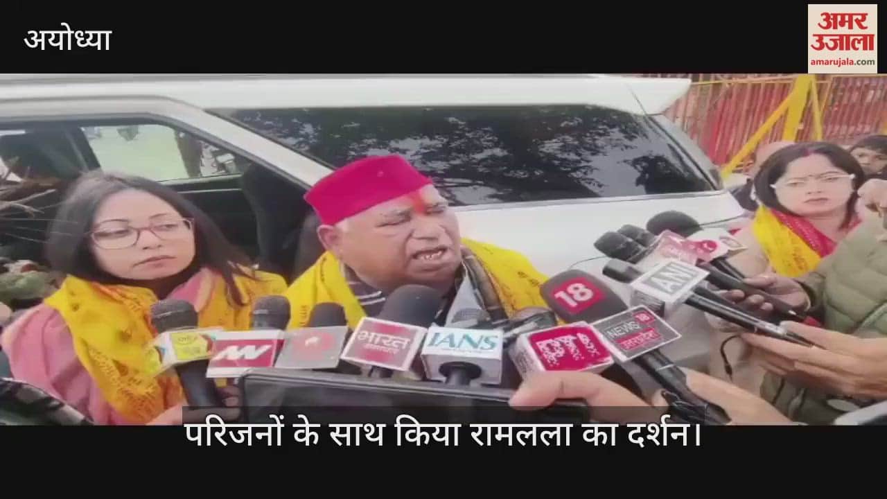 VIDEO: नए साल पर सपा सांसद अवधेश प्रसाद ने परिवार के साथ किए रामलला और हनुमानगढ़ी के दर्शन