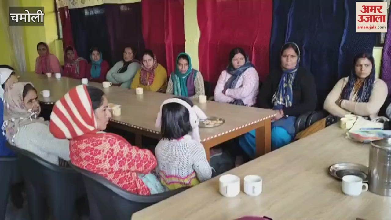 Chamoli: Entrepreneurship Development Program Women should become job creators by establishing their own businesses.