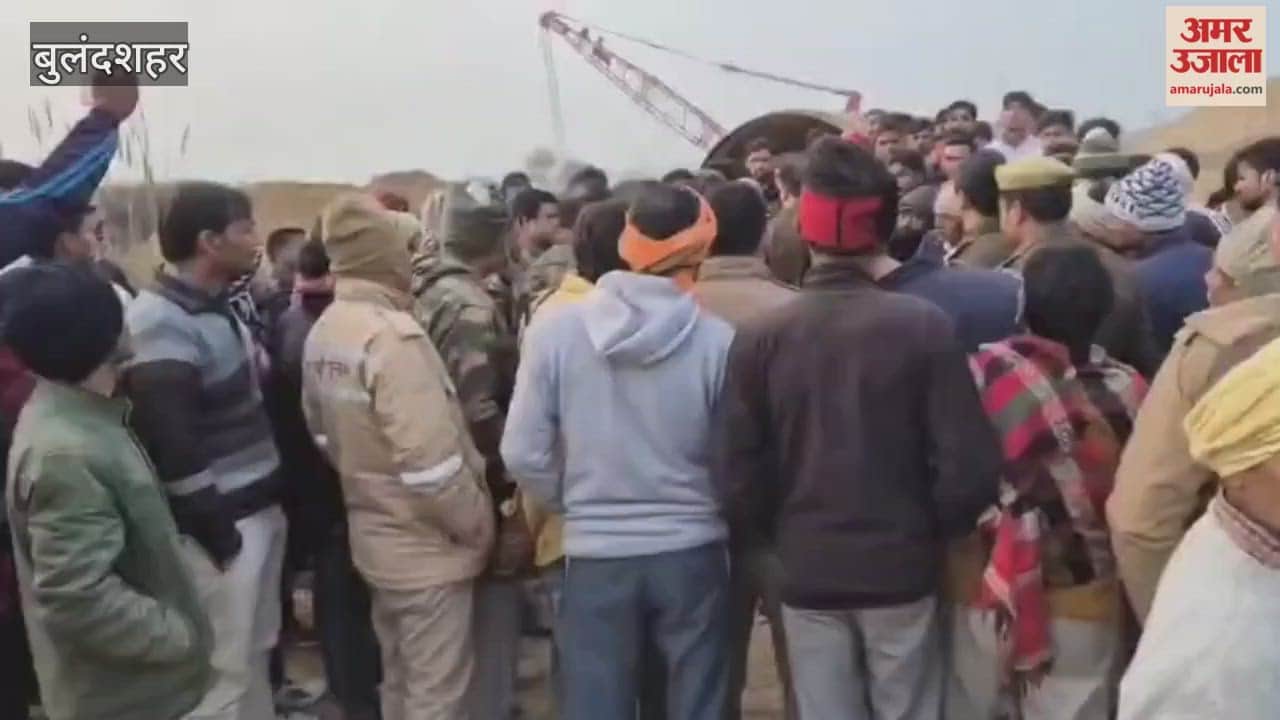 worker crushed to death by mound of soil while laying in Bulandshahr