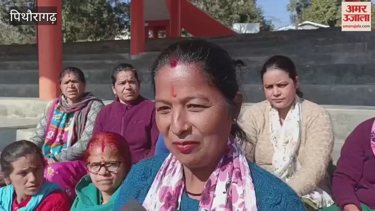 midday meal workers staged a protest outside the Collectorate demanding a monthly honorarium of Rs 18,000 and other demands in pithoragarh