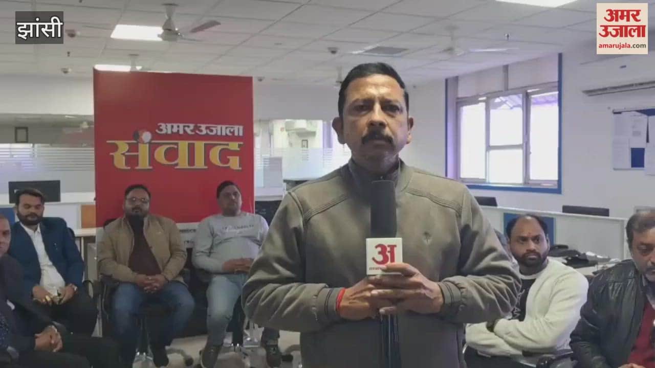 The government should make such rules that banned medicines do not reach medical stores, said the chemist in the dialogue.