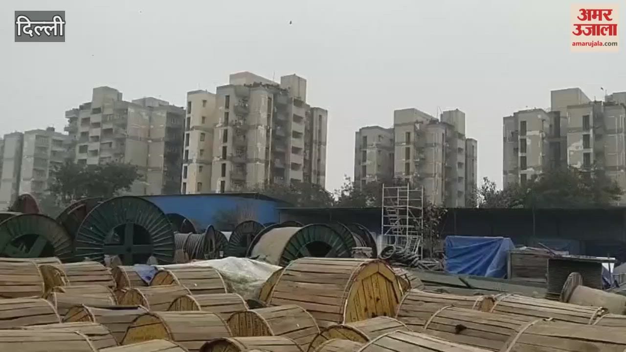 Three people died in a fire that broke out in a flat