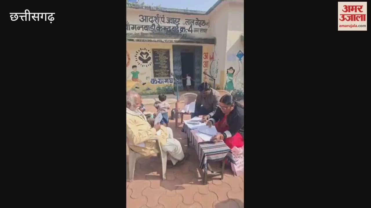 Balrampur-Ramanujganj Anganwadi worker Mateshwari Dwivedi sets an example of dedication to duty