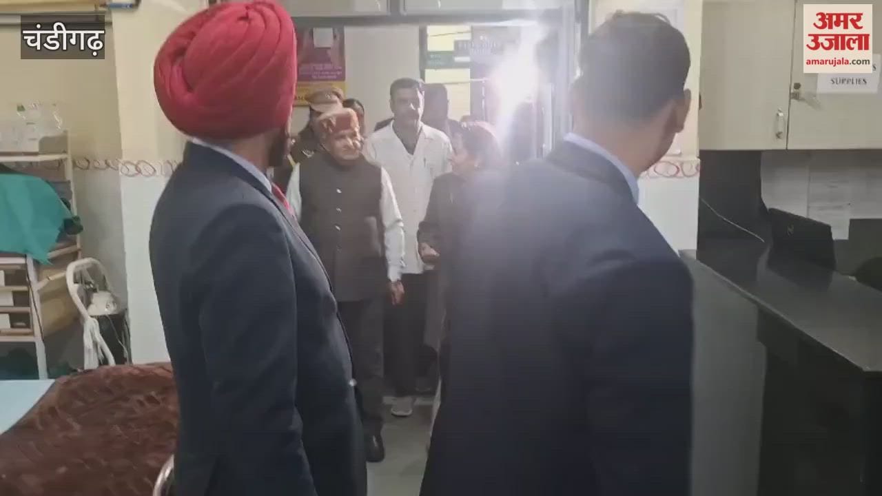 Administrator Gulab Chand Kataria conducted surprise inspection of Manimajra Civil Hospital