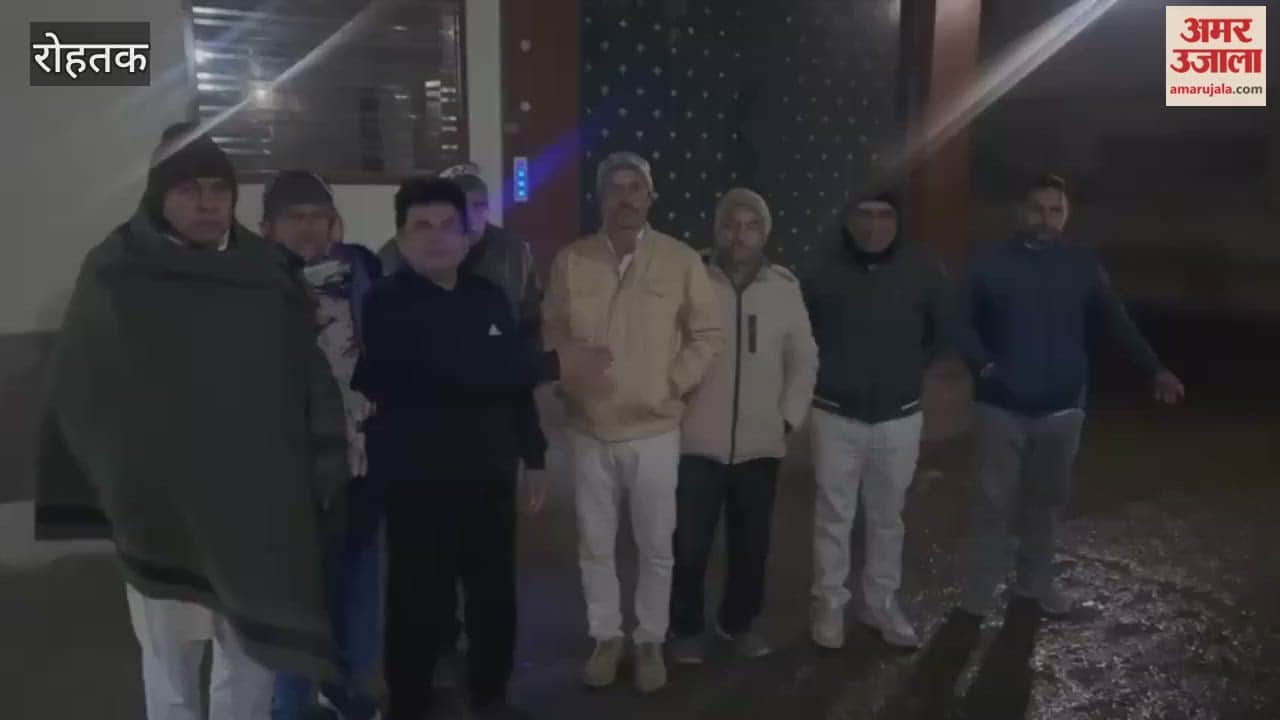 Late at night, residents of Prem Nagar in Rohtak took to the streets to protest against contaminated water supply and sewage problems.