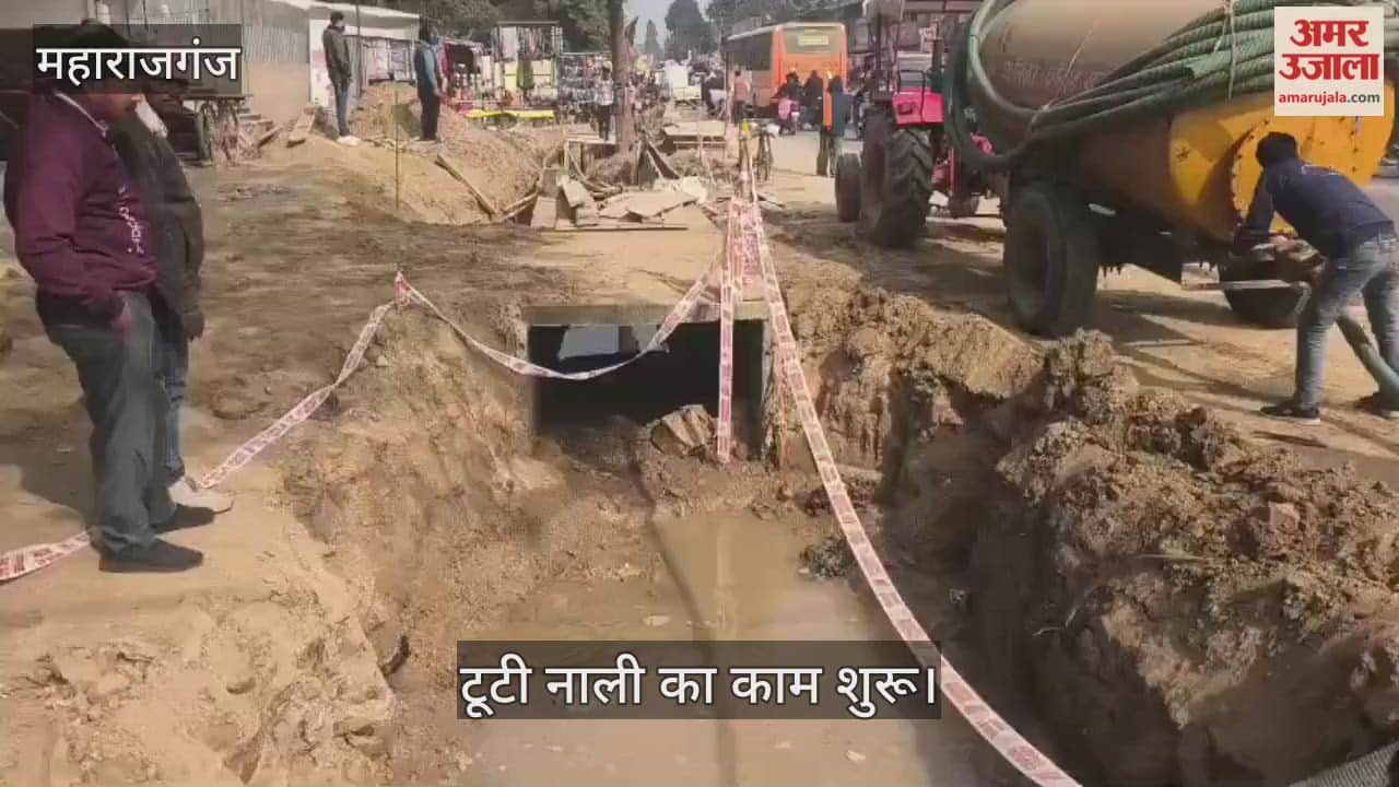 Water supply pipe broken, workers engaged in repair