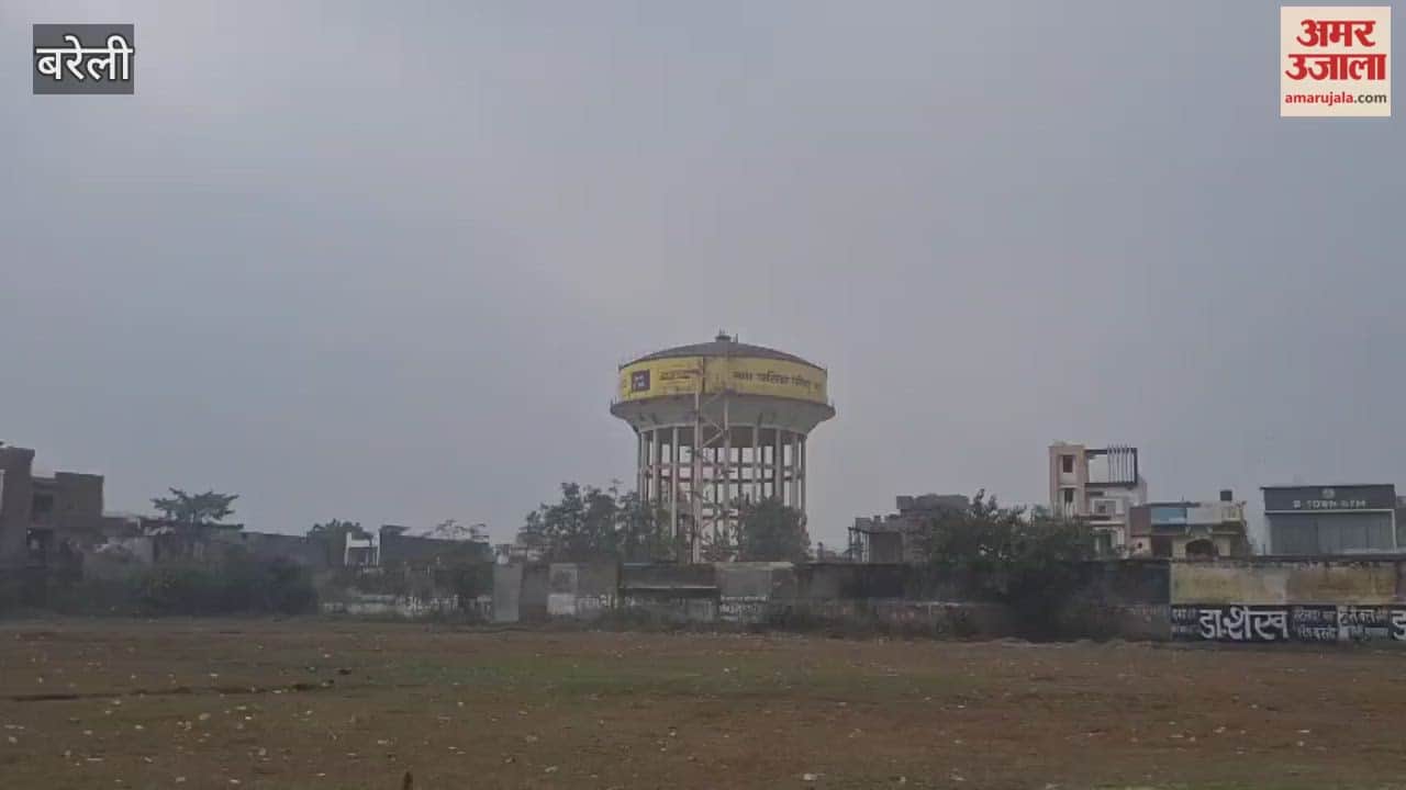 Two youth climbed the water tank with a minor in Bareilly