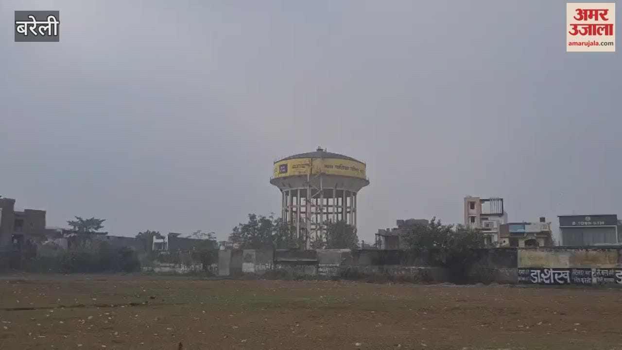 Two youth climbed the water tank with a minor in Bareilly
