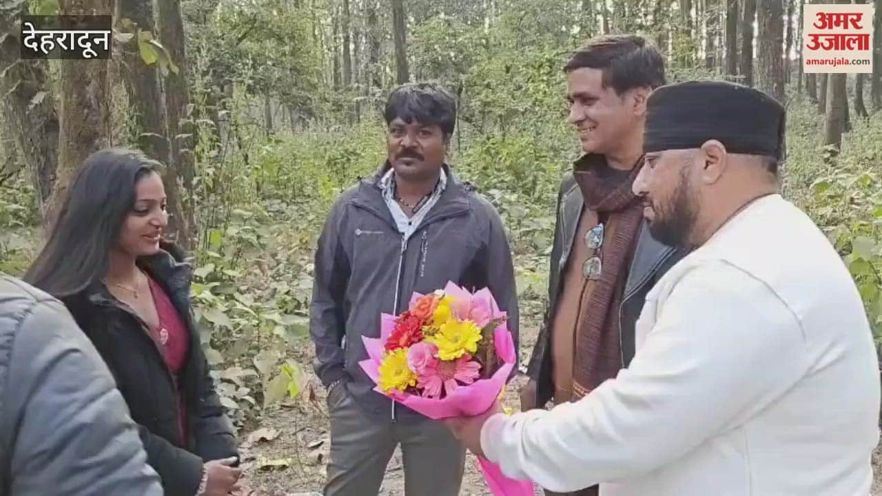 Monalisa, the girl who went viral during the Mahakumbh, arrives in Dehradun for the shooting of 'The Diary of Manipur'.