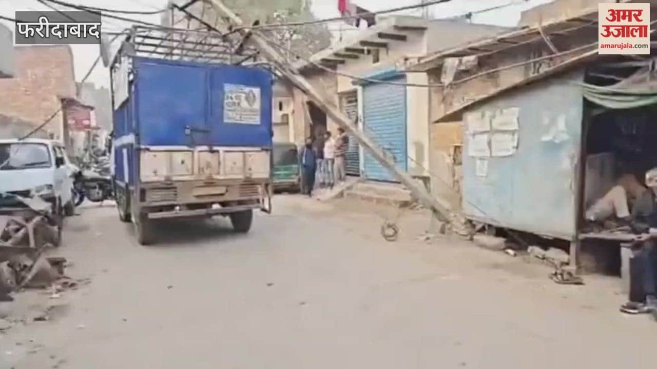Electricity pole falls on truck loaded with gas cylinder in faridabad video viral