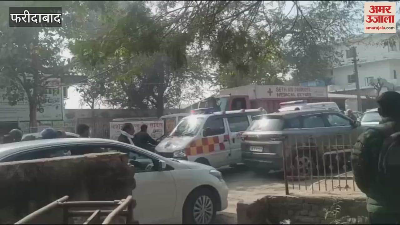 Auto drivers cause daily traffic jams at the main gate of BK Hospital