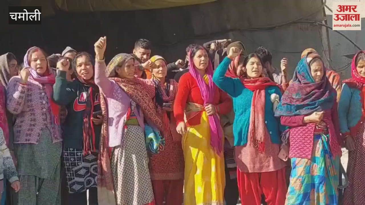 Karnaprayag: Tunnel construction causing cracks in houses, villagers protest and halt work