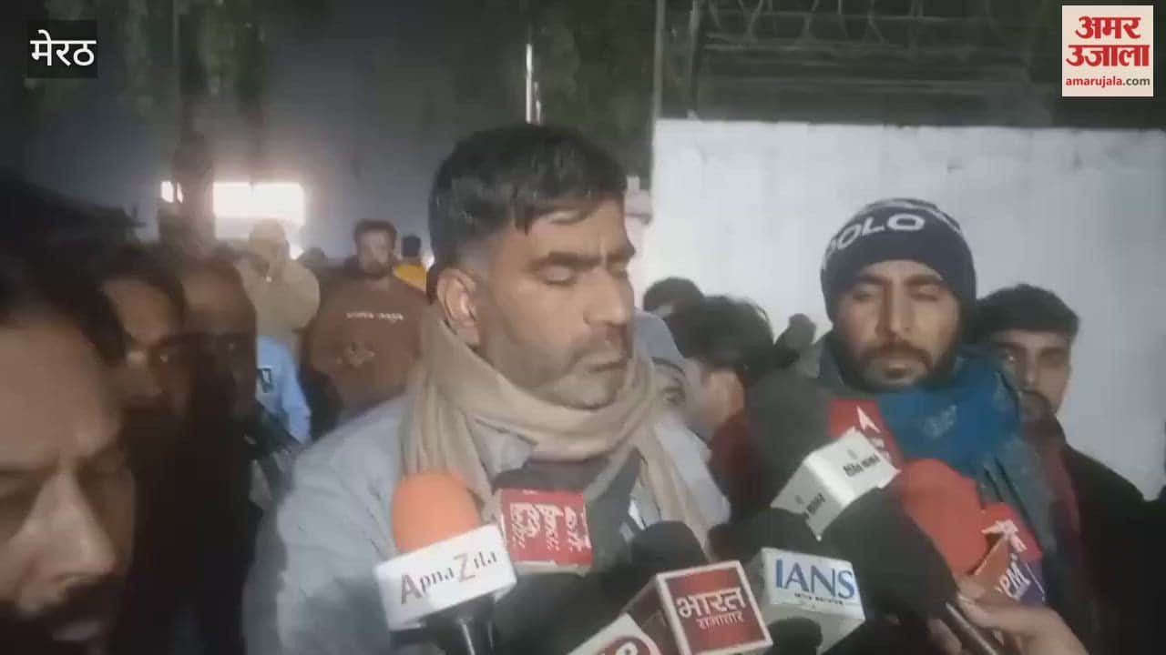 Samajwadi Party MLA Atul Pradhan reached the post-mortem house and demanded the swift arrest of the accused.