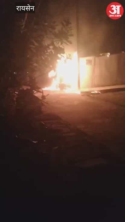 Raisen News: Panic after cylinder explodes in Maruti van parked in residential area, major accident averted